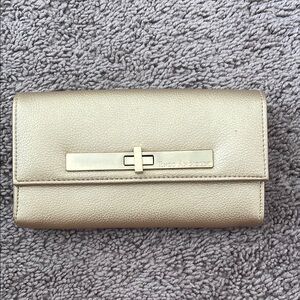 Enzo Angiolini Gold Wallets Sleek Metallic Design